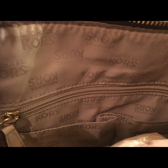 Medium brown Michael kors purse and wallet - Picture 3 of 4
